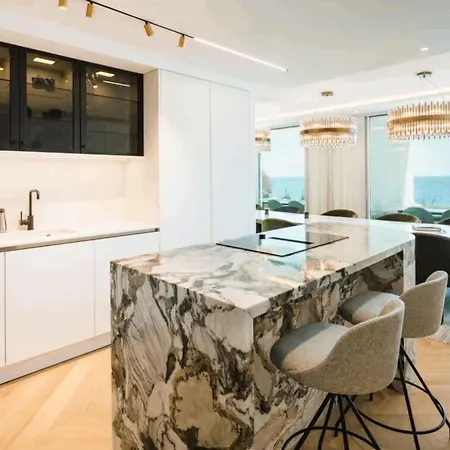 Penthouse Frontline Of Puente Marbella