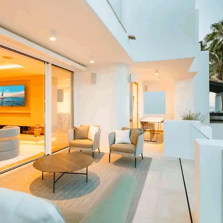 Penthouse Frontline Of Puente Marbella