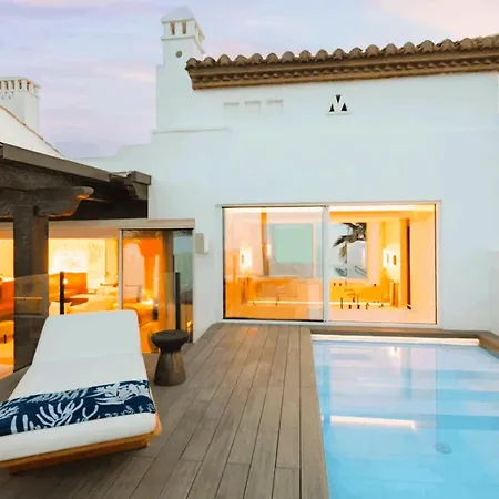 Penthouse Frontline Of Puente Apartment