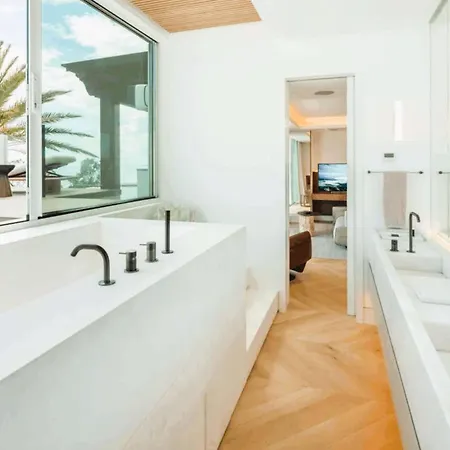 Penthouse Frontline Of Puente Apartment Marbella